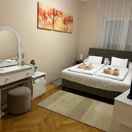 Centroom Apartment
